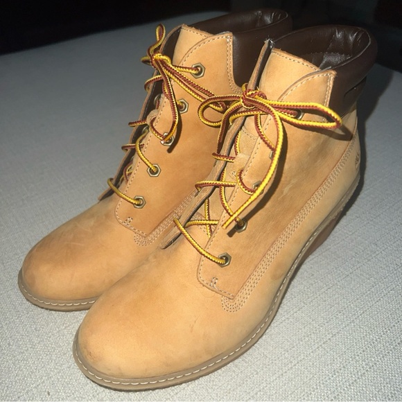 Timberland size 8M Women's Earthkeepers Amston wedge Boot 6 inch wheat - Picture 2 of 11